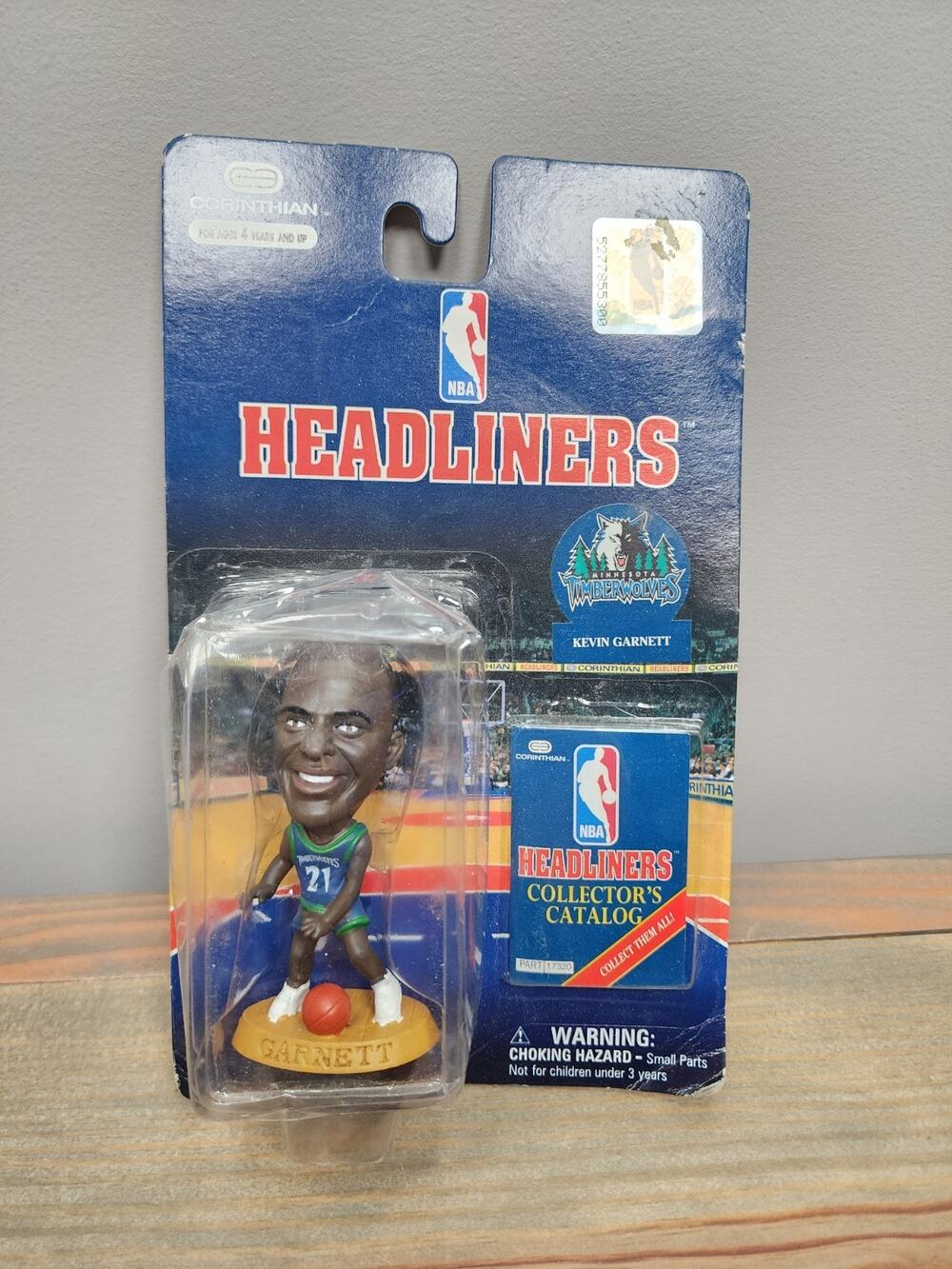 KEVIN GARNETT / MINNESOTA TIMBERWOLVES (Blue Jersey) 1997 NBA Headliners Figure